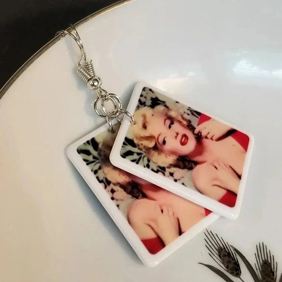 Handmade Marilyn Monroe Glam Holywood Lucite Acrylic Rectangle Pendant Earrings - Picture 6 of 7